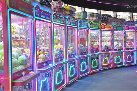 claw machine big real arcade.